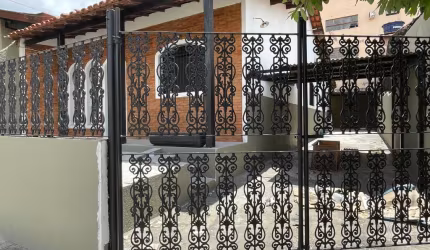 Casa térrea totalmente reformada/ 3 Dorm./ Suíte/ 5 Vagas/ Ac. Av. Itavuvu