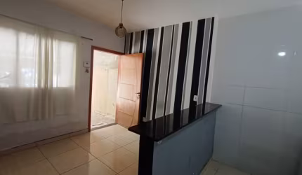 Casa térrea para locação/ 2 dorm./ 1 vaga/ Jd. Paulista/ Só 1.300,00