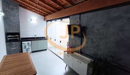 Casa térrea em condomínio/ Modificada/ 2 dorm./ 2 vagas/ Quintais do Imperador