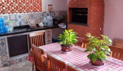 CASA MUITO CONFORTÁVEL NA VILA SANTA FÉ PROXIMA A CAPELA