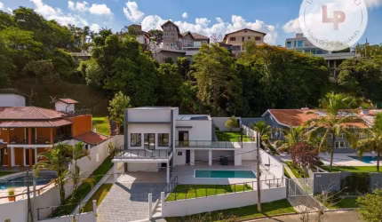 Casa com 5 dormitórios à venda, 400 m² por R$ 3.490.000,00 - Condomínio Estância Marambaia - Vinhedo/SP
