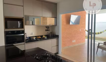 Linda casa TERREA  à Venda no Res. Phytus com 3 dorm e suite
