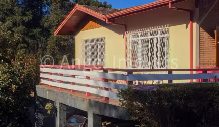 IMÓVEL COM GRANDE ÁREA NO MEIO DO CENTRO COMERCIAL DE CAMPOS DO JORDÃO