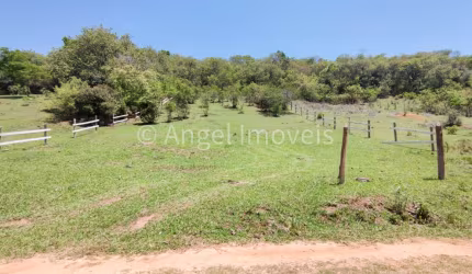 TERRENO COM EXCELENTE TOPOGRAFIA E PRÓXIMO DA CIDADE.