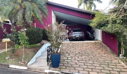 Casa térrea à venda localizada no Condomínio Residencial Colina dos Coqueiros, no bairro Jardim Jurema, na cidade de Valinhos-SP