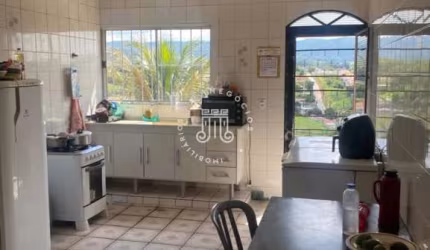 CASA À VENDA COM 03 DORMITÓRIOS LOCALIZADO NO BAIRRO VILA ANA EM JUNDIAÍ-SP
