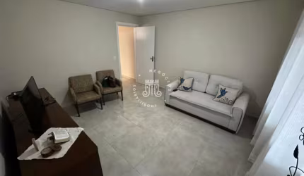 CASA À VENDA COM 02 SUÍTES LOCALIZADA NO JARDIM BIZARRO EM JUNDIAÍ-SP.