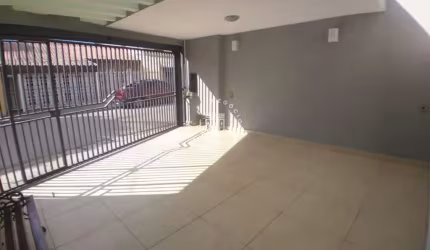 CASA À VENDA COM 148m² COM 3 DORMITÓRIOS (1 SUÍTE), 4 BANHEIROS, 2 VAGAS DE GARAGEM NO PARQUE DA REPRESA EM JUNDIAÍ/SP