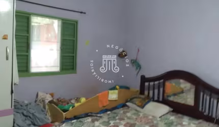 CASA TÉRREA COM EDÍCULA À VENDA COM 02 DORMITÓRIOS LOCALIZADA NO BAIRRO JARDIM ROMA EM JUNDIAÍ-SP.