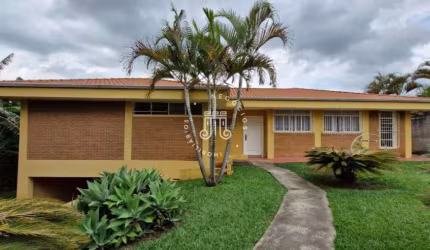 CASA À VENDA NO BAIRRO CAXAMBÚ COM 4 QUARTOS SENDO UMA SUÍTE - JUNDIAÍ / SP.