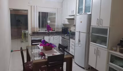 CASA À VENDA LOCALIZADA NO BAIRRO JARDIM CARLOS GOMES, JUNDIAÍ / SP.