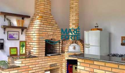 LINDA CASA COM PISCINA EM CONDOMINIO FECHADO