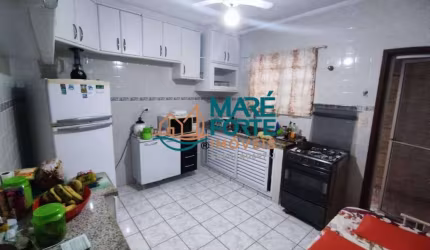 OPORTUNIDADE - EXECENTE CASA COM 4 DORMITÓRIOS (SENDO UMA SUÍTE) E 2 CHALÉS.
