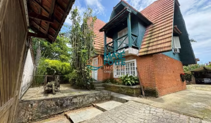 CASA NA PRAIA MAIS PROCURADA DE UBATUBA, COM UM ENORME TERRENO!