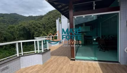 Linda cobertura com vista mata. Apenas 300 metros da Praia Grande
