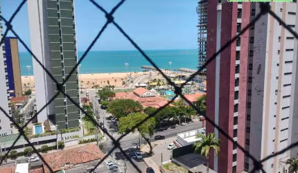 4 Suítes espaçosas e 325m² de área privativa poucos metros da Beira-mar.