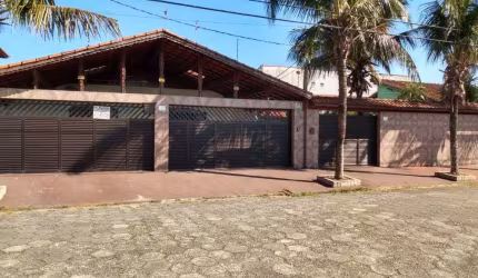 Casa Luxuosa a 350m da Praia - 5 Suítes, Piscina e Sauna! Pra alugar!!!!