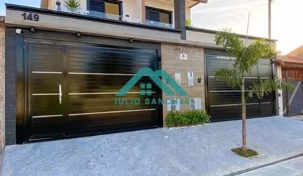 Sobrado alto padrão com 3 suítes, piscina e vista mar a 50m da orla  945 Mil PG