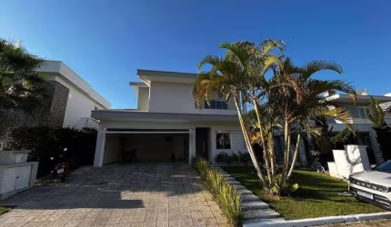 Casa de Alto Padrão no Condomínio Horizontal Praia Brava