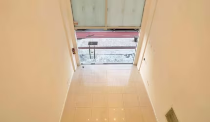 Sala Comercial com Mezanino de Frente para a Av. Brasil