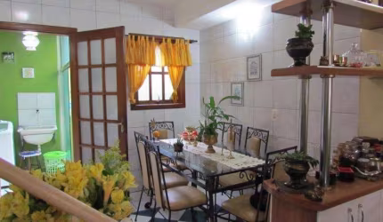 Casa, sobrado Residencial, estilo Triplex À Venda no bairro Camaquã, Porto Alegre. -RS