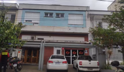Prédio Comecial à Venda no Bairro São João, 364m², Pavilhão, 2 Apartamentos e Cozinha Industrial
