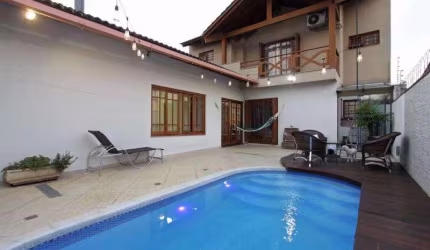 Casa à Venda semi Mobiliada, com 4 Quartos e 3 banheiros, 1 suíte, piscina à Venda, 274 m² , Bairro Jardim Itú Sabará