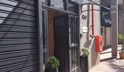 Sala comercial para alugar na Avenida Cristóvão Colombo, 2168, Floresta, Porto Alegre, 26 m2 por R$ 980