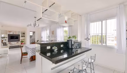 ACEITA PERMUTA - Casa Sobrado Padrão 4 dormitórios, 6 vagas, 308m2 privativos, São Lourenço-Curitiba-PR
