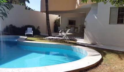 Casa Alto Padrão com 3 Suítes, Piscina, Gourmet com Churrasqueira, 4 Vagas, no Vivendas do Bosque-Santa Fé-Campo Grande-MS