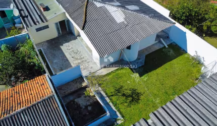 Casa Térrea 5 quartos(3 Suítes), 6 vagas- 176m2 e 338m2 construídos - Terreno 668m2 - Orleans - Curitiba-PR