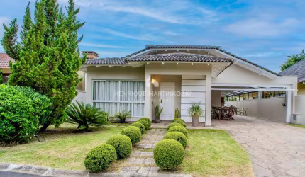Casa em Condomínio-4 quartos-4 vagas-265m2-Térrea-Quintal-Não Germinada-São Braz-Curitiba-PR