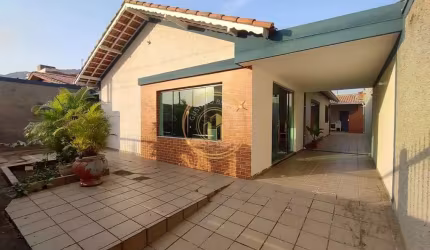 Casa com 3 dorms, Jardim Aguapeu, Mongaguá - R$ 680 mil, Cod: 2647