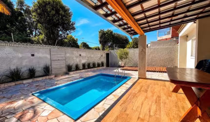 Casa térrea para venda, 420 m² de terreno e 275 m² de construção, varanda gourmet e piscina