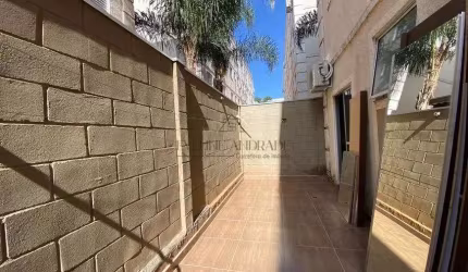 Apartamento térreo com quintal à venda no Condomínio Parque Reino da Inglaterra bairro Jardim Manoel Penna ao lado do Novo Shopping.