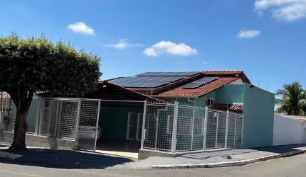 CASA DE ESQUINA NO BAIRRO BOA ESPERANÇA PROXIMO A UFMT