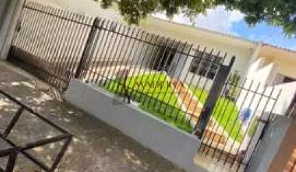 VENDE-SE LINDA CASA COM 3 QUARTOS E PROXIMA A CATEDRAL