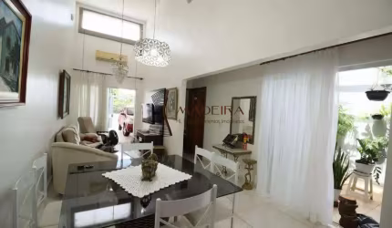 VENDE-SE LINDA CASA COM 3 QUARTOS