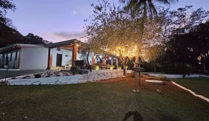 VENDE-SE LINDA CHÁCARA COM ACESSO EXCLUVISO AO RIO IVAI