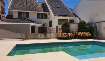 VENDE-SE LINDO SOBRADO COM SUITE E PISCINA