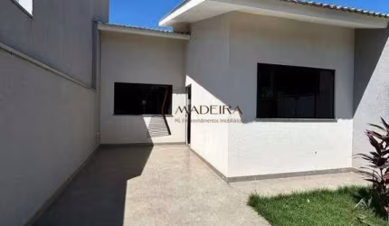 VENDE-SE CASA COM 3 QUARTOS EM MARIALVA