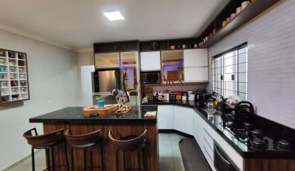 CASA A VENDA EM IGUATEMI - MARINGÁ