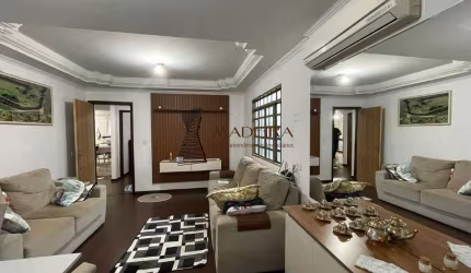 Excelente oportunidade! Casa ampla em terreno de 500m² à venda