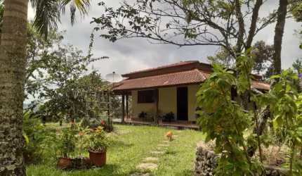 Chácara / sítio com 1 quarto à venda na Água Soca, São José dos Campos  por R$ 700.000