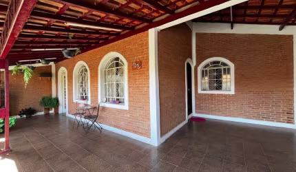 Casa com 3 quartos à venda no Jardim Uirá, São José dos Campos  por R$ 600.000