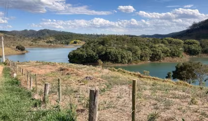 Chácara / sítio à venda no Centro, Natividade da Serra  por R$ 810.000