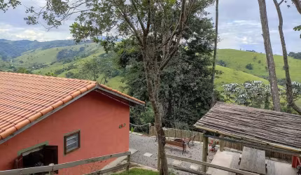 Chácara / sítio à venda no Centro, Natividade da Serra  por R$ 310.000