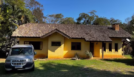 Chácara / sítio com 3 quartos para alugar no Centro, Monteiro Lobato  por R$ 5.000