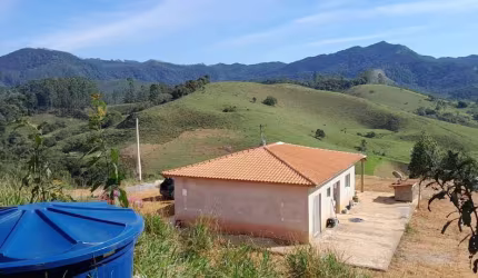 Chácara / sítio com 3 quartos à venda no Bairro do Cedro, Paraibuna  por R$ 590.000