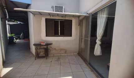Casa para Venda em Araraquara, Chácara Velosa, 2 dormitórios, 1 suíte, 1 banheiro, 3 vagas